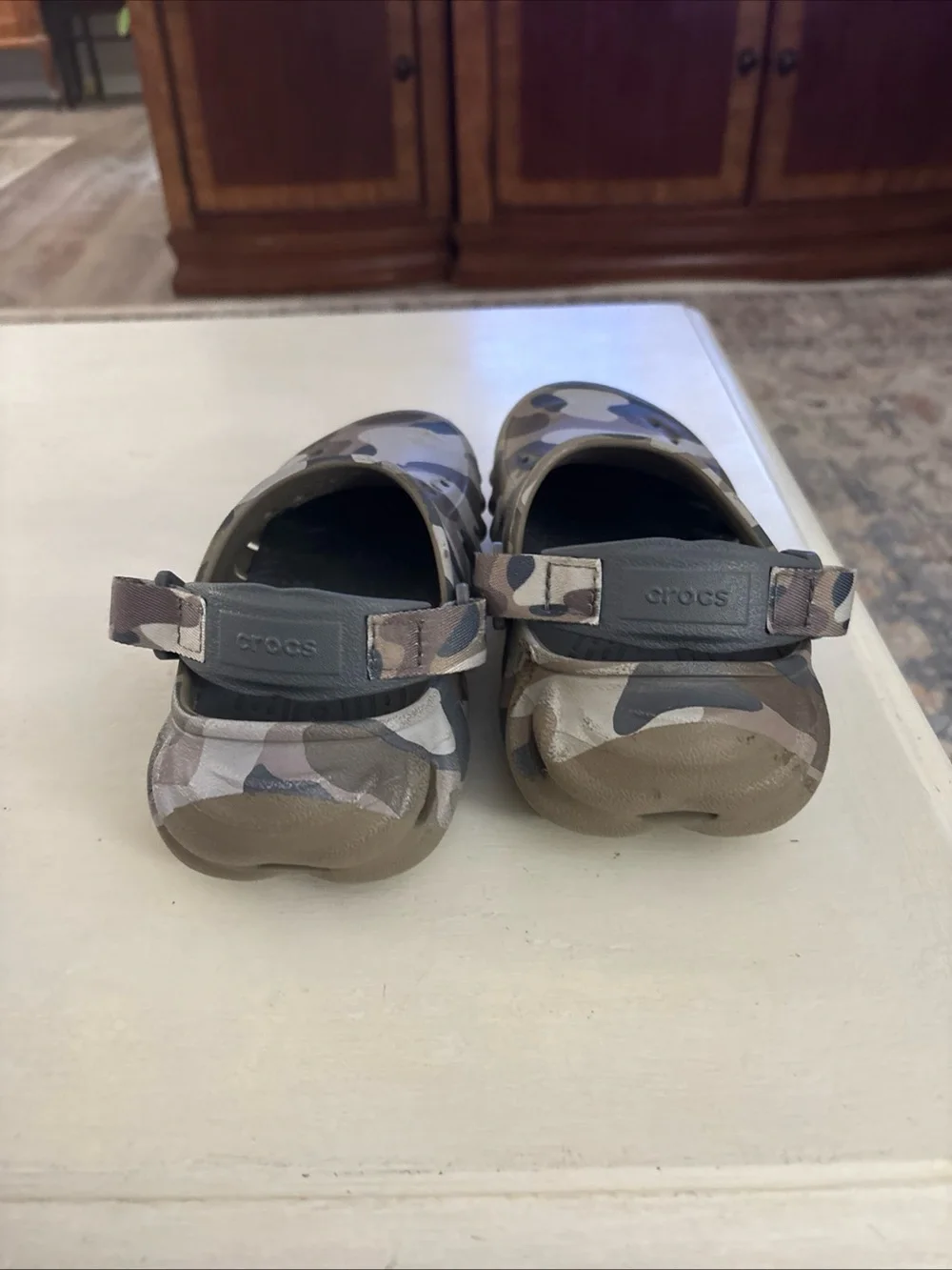 Crocs Echo Duck Camo Clog Shoes in Camouflage Green - Lightweight Comfort J3